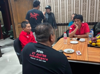 Adian Ceritakan Aktivis Dulu Ngamen Demi Biaya Perjuangan Demokrasi