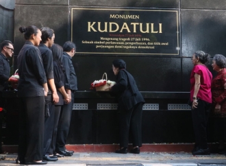 Ibu Megawati Soekarnoputri Resmikan Monumen Patung Kudatuli
