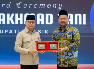 Bupati Fandi Akhmad Yani Terima Penghargaan Nasional Atas Perlindungan Anak Pekerja Migran