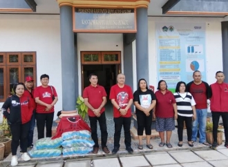 PDI Perjuangan Sangihe Salurkan Bantuan Bahan Pokok untuk Korban Banjir Bandang di Kampung Balane