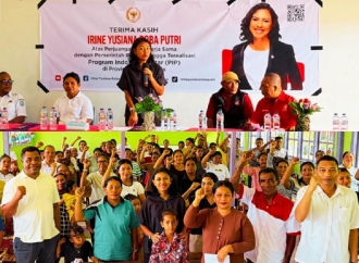 Irine Yusiana Roba Serahkan Beasiswa PIP di Halmahera Timur, Mencakup 7.129 Siswa Se-Maluku Utara