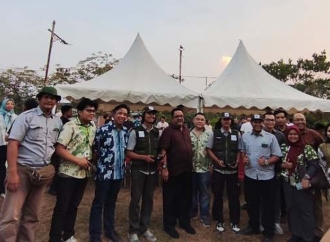 Uji Coba Biodekomposer di Waduk Ria Rio, Bau Hilang dalam 15 Menit