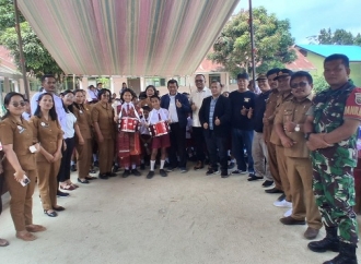 Pidel Hutahaean Berikan Bantuan Satu Set Alat Drumband Kepada UPTD SD NEGERI Pardomuan Nauli