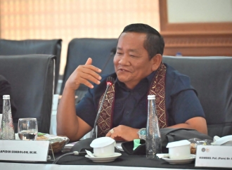 Perjuangkan Akses Pendidikan, Rapidin Simbolon Salurkan Beasiswa untuk 99 Pelajar di Labuhanbatu