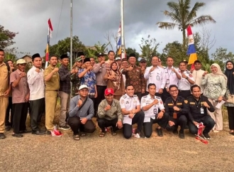 Pesan Agar Dirawat, Mukhlis Basri Resmikan Bantuan Teknis Alat Penerangan Jalan di Lampung Barat