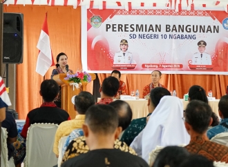 Resmikan Gedung SDN 10 Ngabang, Bupati Karolin Ingatkan Guru Pahami Karakter Generasi Alpha