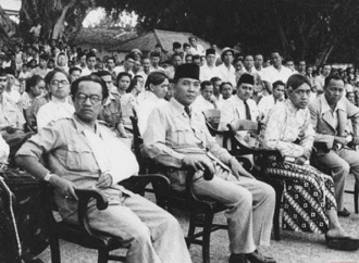 Bung Karno: Hanya Bangsa yang Berani Mengambil Nasib Dalam Tangan Sendiri, Akan Dapat Berdiri dengan Kuat