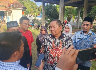 Dorong Mutu Pendidikan, Rapidin Simbolon Salurkan Beasiswa PIP untuk Ratusan Pelajar SD di Mandailing Natal