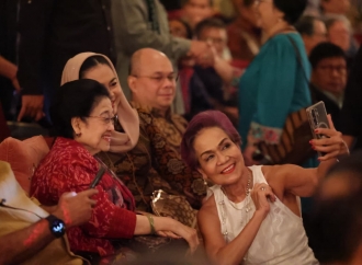 Megawati Hadiri Peluncuran Buku Autobiografi Erros Djarot, Didampingi Puti hingga Romy Soekarno