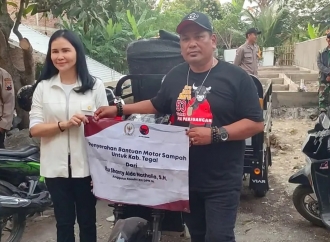 Gugah Kesadaran Lingkungan, Shanty Alda Salurkan Motor Sampah untuk Warga Suradadi