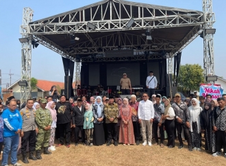 Meriahkan HUT ke-81 RI, Ineu Purwadewi Gelar Nikah Massal Diikuti 31 Pasangan di Desa Ranji Kulon, Majalengka