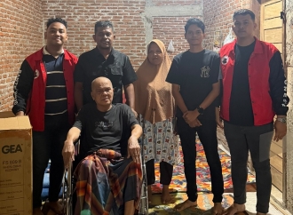 Peringati Hari Damai Aceh ke-21, BMI Pidie Salurkan Bantuan Kursi Roda untuk Warga