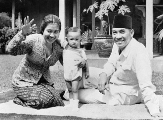 Dini Hari yang Menggetarkan, Ketika Tangisan Bayi Menghentikan Laju Sejarah