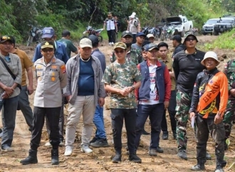 Turun ke Krayan, Bupati Nunukan Segera Perbaiki Lima Titik Jalan Rusak 