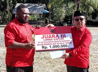 Perkuat Soliditas Internal, DPD PDI Perjuangan Papua Barat Bagikan Sembako dan Apresiasi Kader