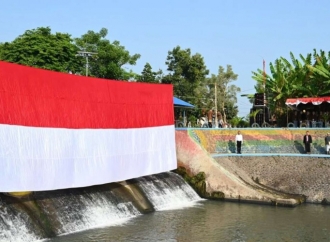 Beda dari yang Lain! Intip Kemeriahan Upacara Kemerdekaan RI di Dam Pleret Pasuruan