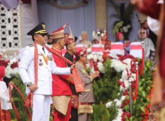 Maknai HUT ke-81 RI, Bupati Lampung Barat Berikan Tali Asih untuk Veteran dan Apresiasi Paskibraka
