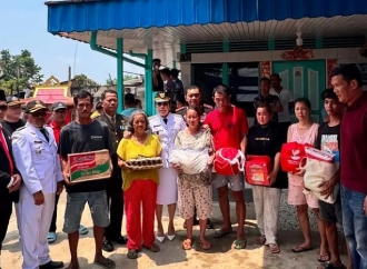 Tjhai Chui Mie Salurkan Bantuan Kepada 8 Korban Kebakaran di Jalan Tama Gang Cichong