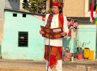 Merawat Nasionalisme dari Kampung, Budi Leksono Puji Antusiasme Warga Surabaya Gelar Upacara HUT RI ​