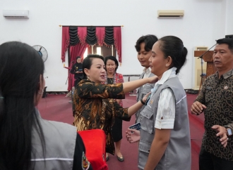 Bupati Karolin Resmi Tutup KKM FISIP Untan: Mahasiswa Perlu Asah Soft Skills Hadapi Persaingan Global