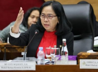 Esti Soroti Kesenjangan antara Kenaikan Anggaran dan Layanan Pendidikan