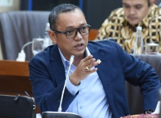 Deddy Sitorus Desak Pemerintah Pusat Ambil Alih Penanganan Karhutla di Kalimantan dan Sumatera