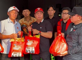 Lasarus Salurkan 100 Paket Sembako Kepada Warga Korban Kebakaran di Pasar Sungai Duri