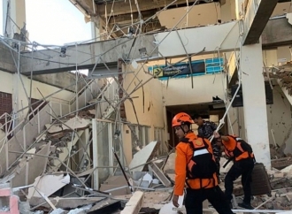 Salurkan Bantuan Gempa Flores, PDI Perjuangan NTT Datangi 6 Posko Pengungsian di Nagekeo