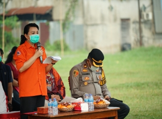 Apresiasi Pengorbanan Relawan Damkar, Bupati Karolin Tegaskan Larangan Bakar Lahan