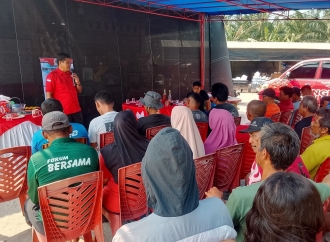 Erigustian Turun Langsung dan Serap Aspirasi Warga Soal Jalan Rusak dan Lampu Jalan
