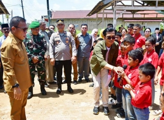 Bupati Masinton Bersama Anak-Anak Panti Asuhan Sion Rayakan HUT ke-81 Tapteng 