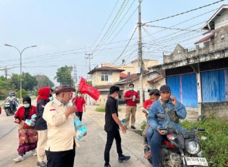 PDI Perjuangan Kuansing Bagikan 2.500 Masker, Satria: Kurangi Aktivitas di Luar Ruangan Terbuka