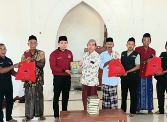 Abidin Fikri Dorong Penguatan Syiar Islam lewat Wakaf Al-Qur’an dan Bingkisan bagi Takmir di Bojonegoro