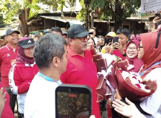 Rano Karno dan Ima Mahdiah Hadir dan Menyapa Warga Meruya Utara di Jakarta Sehat Meruya Fest 2026