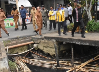 Lasarus Soroti Pelayanan Air Bersih di Parit Baru: Sangat-Sangat Tidak Layak