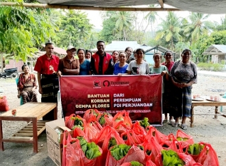 Perempuan PDI Perjuangan Salurkan Bantuan Sembako untuk Korban Gempa di Ende