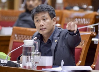 Bonnie Triyana Desak Kementerian Kebudayaan Segera Rekonstruksi Kampung Adat Sasak Sade