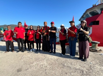 Misi Kemanusiaan di NTT, RS Apung Laksamana Malahayati Disambut Antusias di Pelabuhan Reo