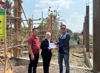 Ineu Purwadewi Sundari Salurkan Bantuan Pembangunan Masjid di Majalengka