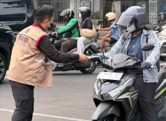 PDI Perjuangan Bagikan Masker Antisipasi Dampak Erupsi Gunung Anak Krakatau dan Karhutla