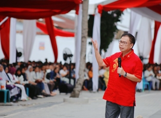 Haru Orang Tua Siswa Saat Anaknya Raih Beasiswa di Universitas ST Bhinneka