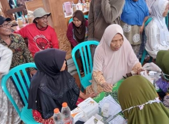 Warga Kendal Antusias Ikuti Cek Kesehatan dan Makan Gratis yang Digelar DPC PDI Perjuangan