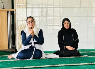 Tuti Turimayanti Menyapa Warga Padalarang dan Salurkan Bantuan Dana Renovasi Masjid