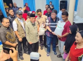 Alex Indra Lukman Pastikan Bantuan Beras di Kota Padang Tepat Sasaran