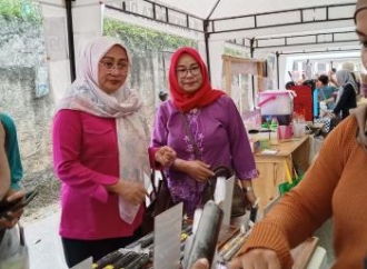 ​Dorong Ekonomi Warga, Yuni Indriany Puji Kemeriahan Hajatan Cipayung Jaya