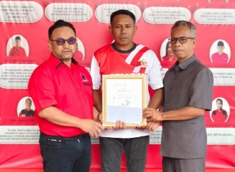 DPC PDI Perjuangan Belu Beri Penghargaan Khusus untuk Relawan Gempa Flores