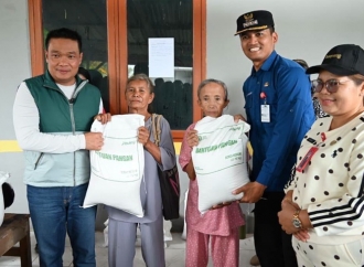 Bupati Oloan Nababan Monitoring Bantuan Pangan Beras Untuk Tiga Bulan