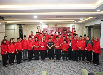 Lantik 18 PAC PDI Perjuangan Palembang, Ayu Nur Suri Tekankan Konsolidasi hingga Anak Ranting