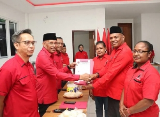 Elly Erwin Forsaly Dikukuhkan Jadi Ketua PAC PDI Perjuangan Heram, Perkuat Struktur Hingga Akar Rumput