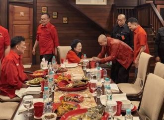 Denny Roy Tampi dan Kader PDI Perjuangan Sangihe Sambut Megawati di Tondano